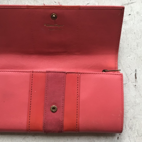 SALVATORE FERRAGAMO pink wallet - Picture 4 of 5